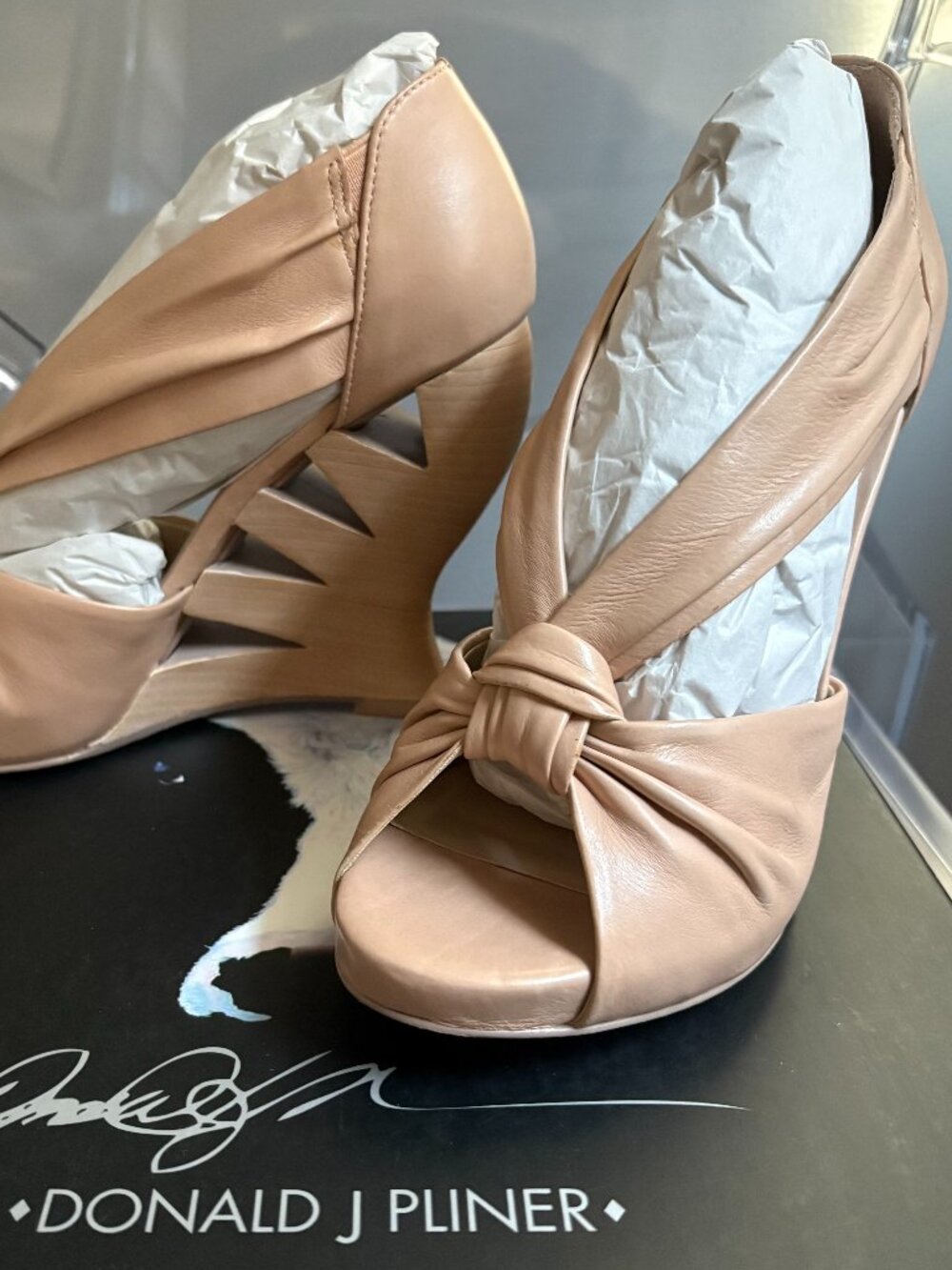 NEW Donald J Pliner Becca Sandals in Rose Nappa Leather Wedges Heels